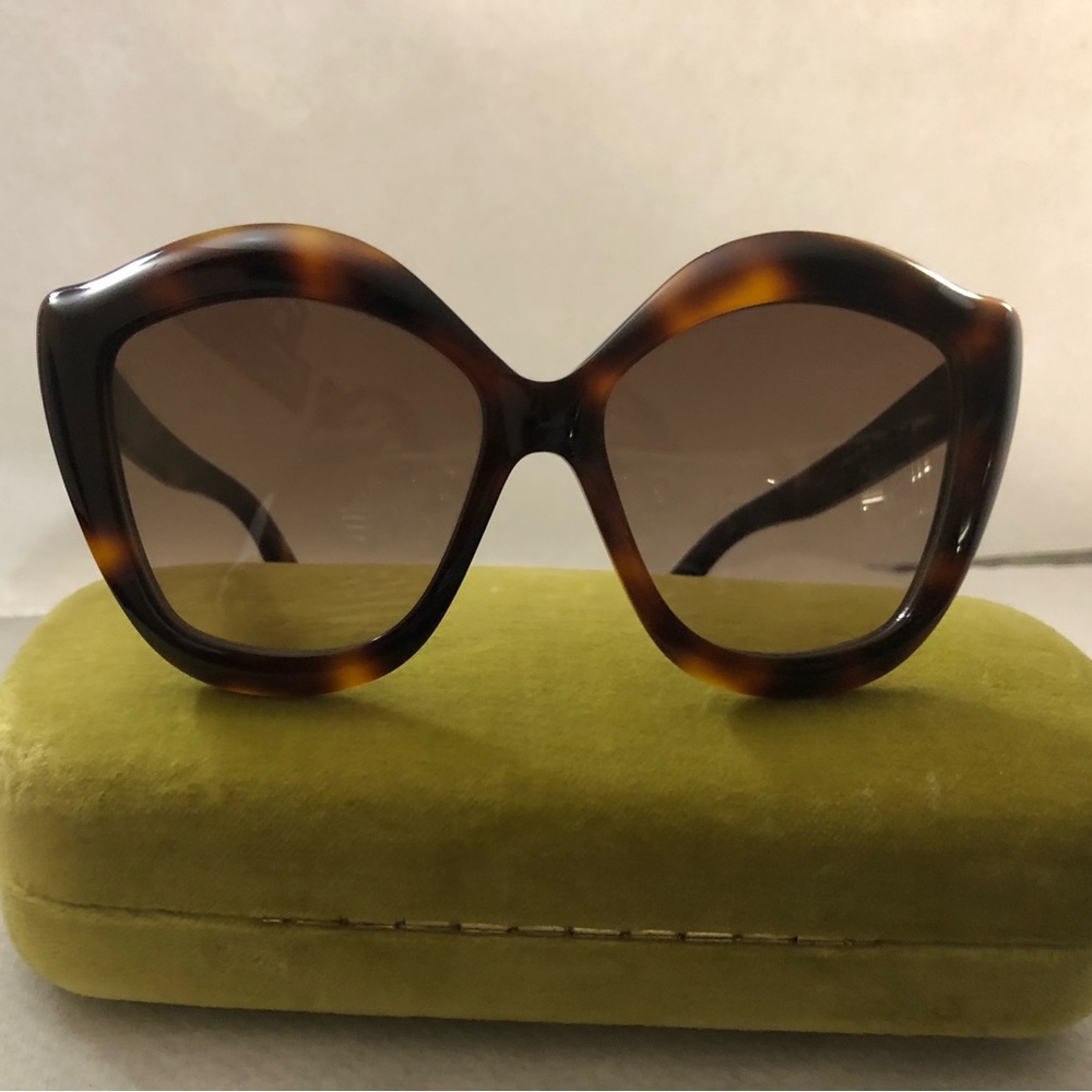 Authentic oversized Gucci sunglasses in tortoise shell - Picture 3 of 10